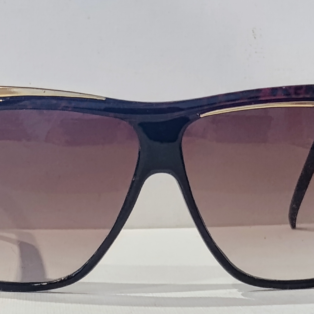New Vintage Black/Gold Women's Sunglasses NOS - Picture 4 of 4